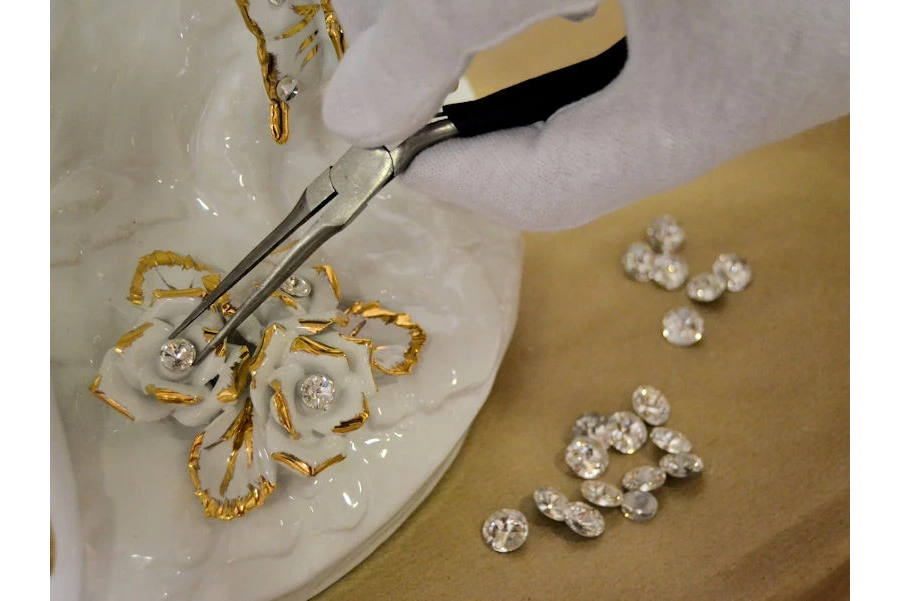 picture 3 Luxurious ceramic decoration