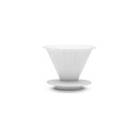 Picture Elegant porcelain dripper for coffee filters - size S - Leander