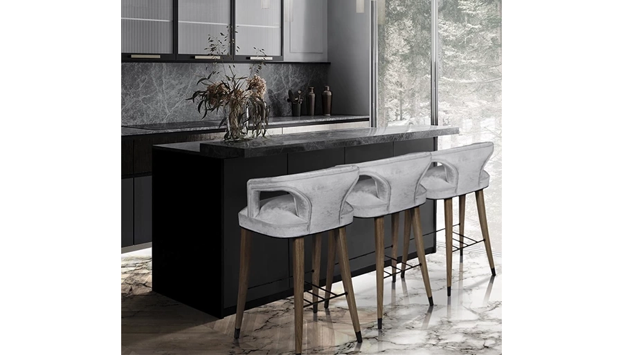 picture 9 A prestigious Portuguese counter stool