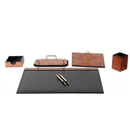 Picture Functional desk set with everyday accessories - outlet