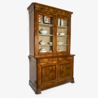 Bild Ein Sideboard mit zweitürigem Mahagoni-Anbau und zwei Schubladen französischer Herkunft