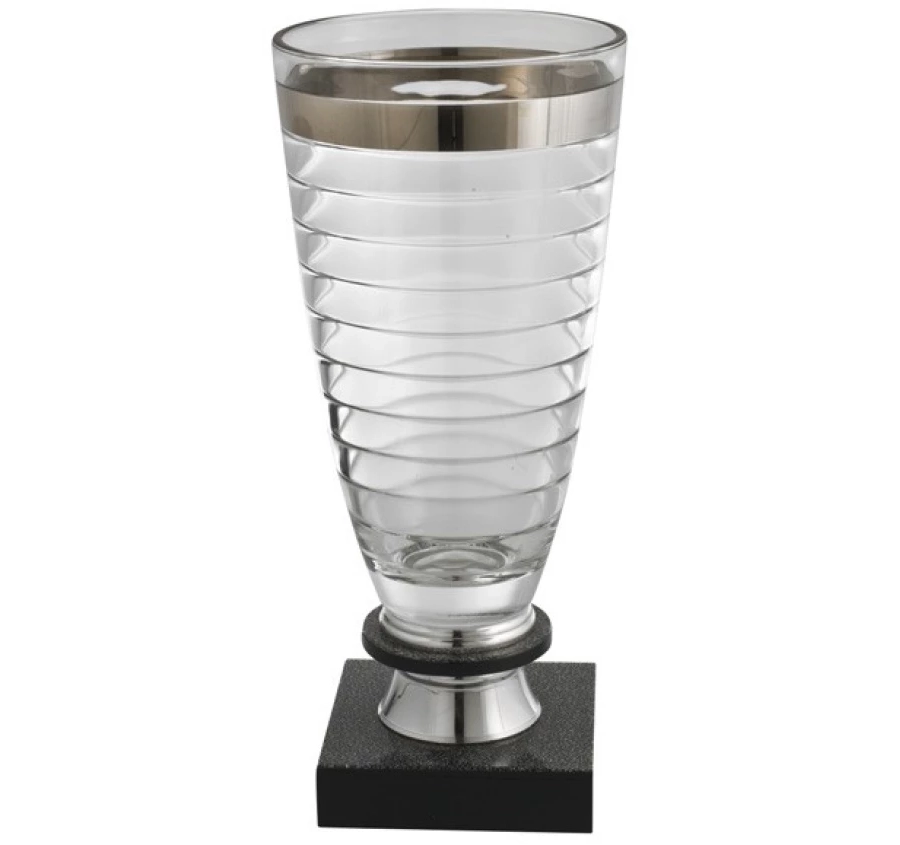 Bild 1 Vasenförmige Trophäe