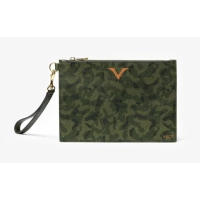 Picture A stylish clutch bag made of Italian leather as a gift