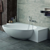 Picture A fantastic corner bathtub for stylish bathrooms