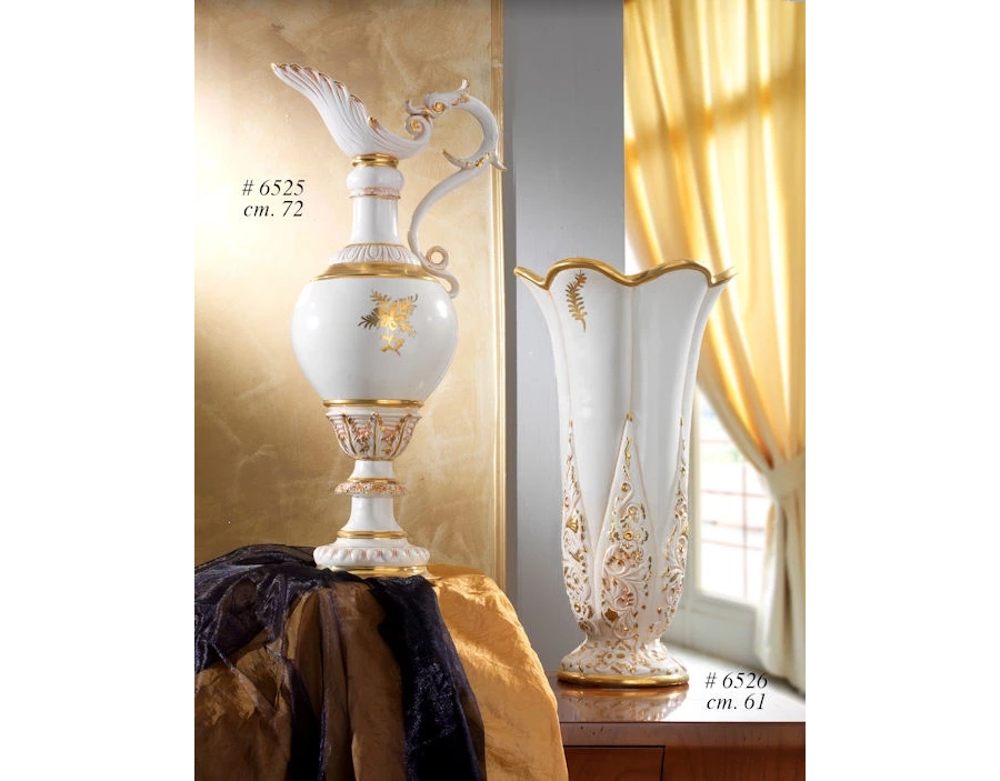 picture 1 Exquisite amphora with a vase